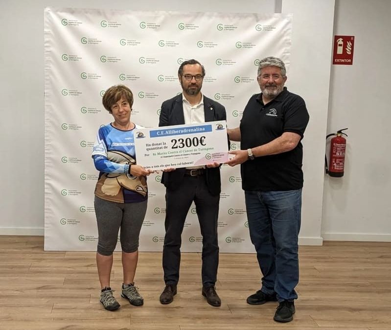 Entrega de la solidaritat recaptada. Marxa del Càncer 2024